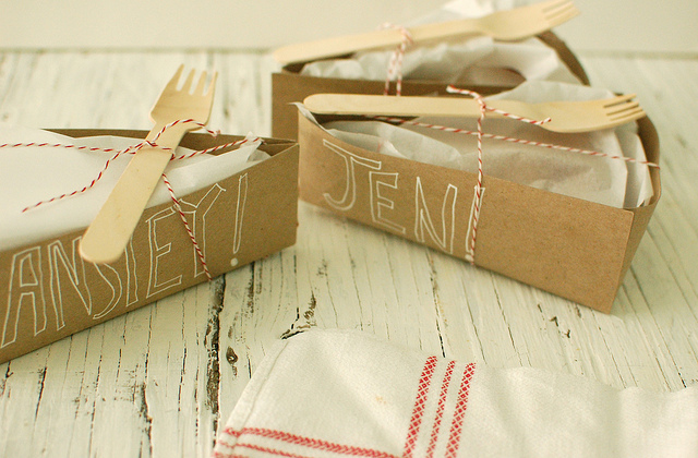 wrapped-twine-pie-favor-boxes